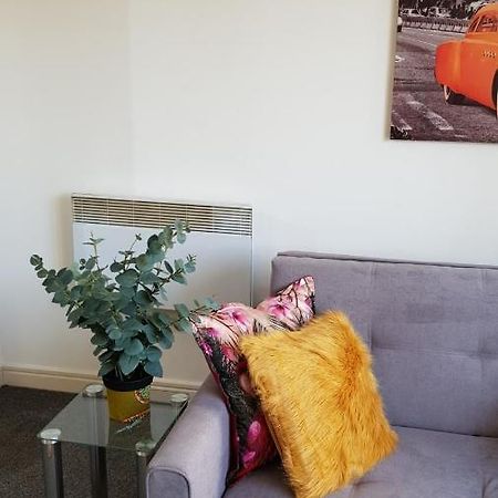 City Centre 1 Bed Apartment With Free On Site Parking With Cctv By Lets Relocations Birmingham Exterior photo